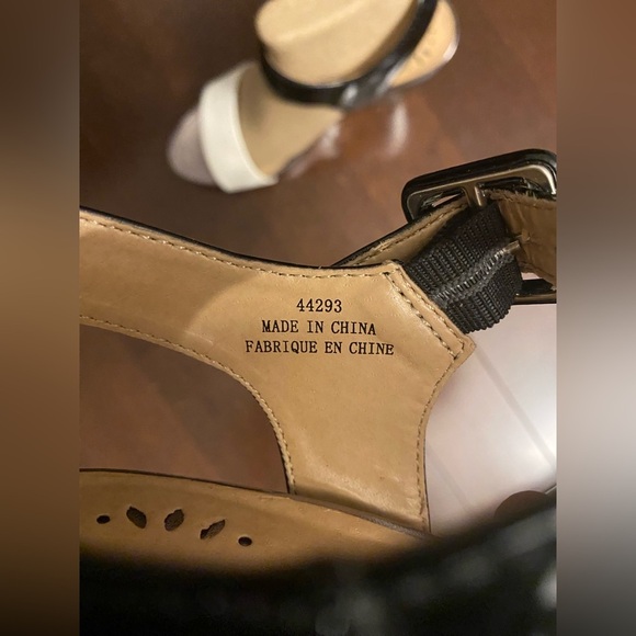 Stylish Black and White Wedges - Picture 5 of 5